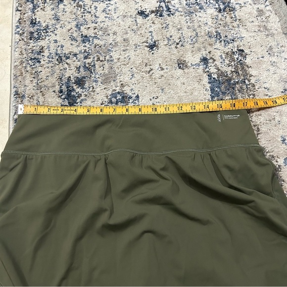 Zuda Green Athletic 2 in 1 Capris Size XL - Picture 8 of 10